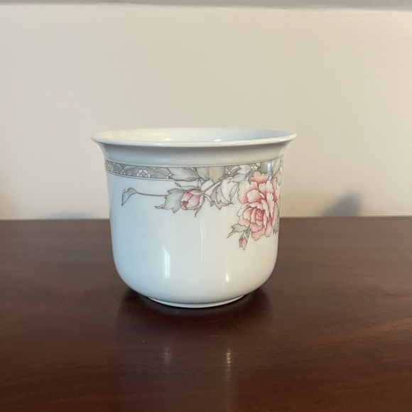 Vintage Floral Cachepot - Picture 3 of 7